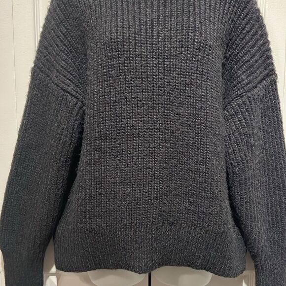 H&M Dark Charcoal Grey almost Black Turtleneck Sweater Size M - Picture 3 of 9